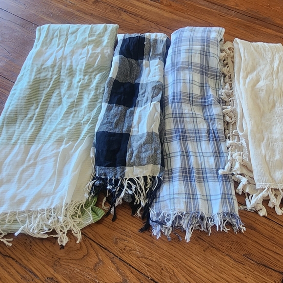 Lot of FOUR scarves - Picture 2 of 7